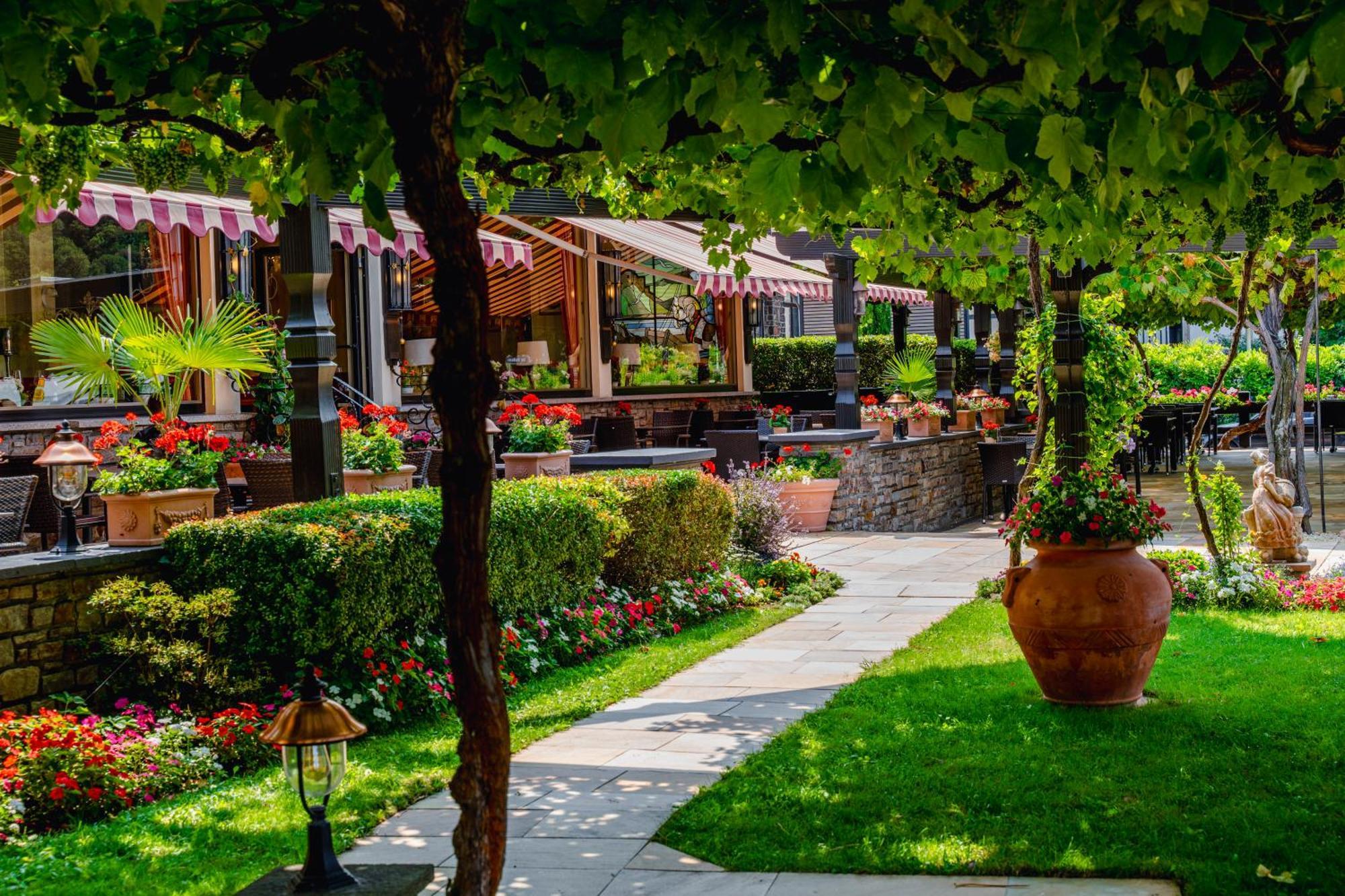 Hotel Unter Den Linden 로데스하임암라인 외부 사진