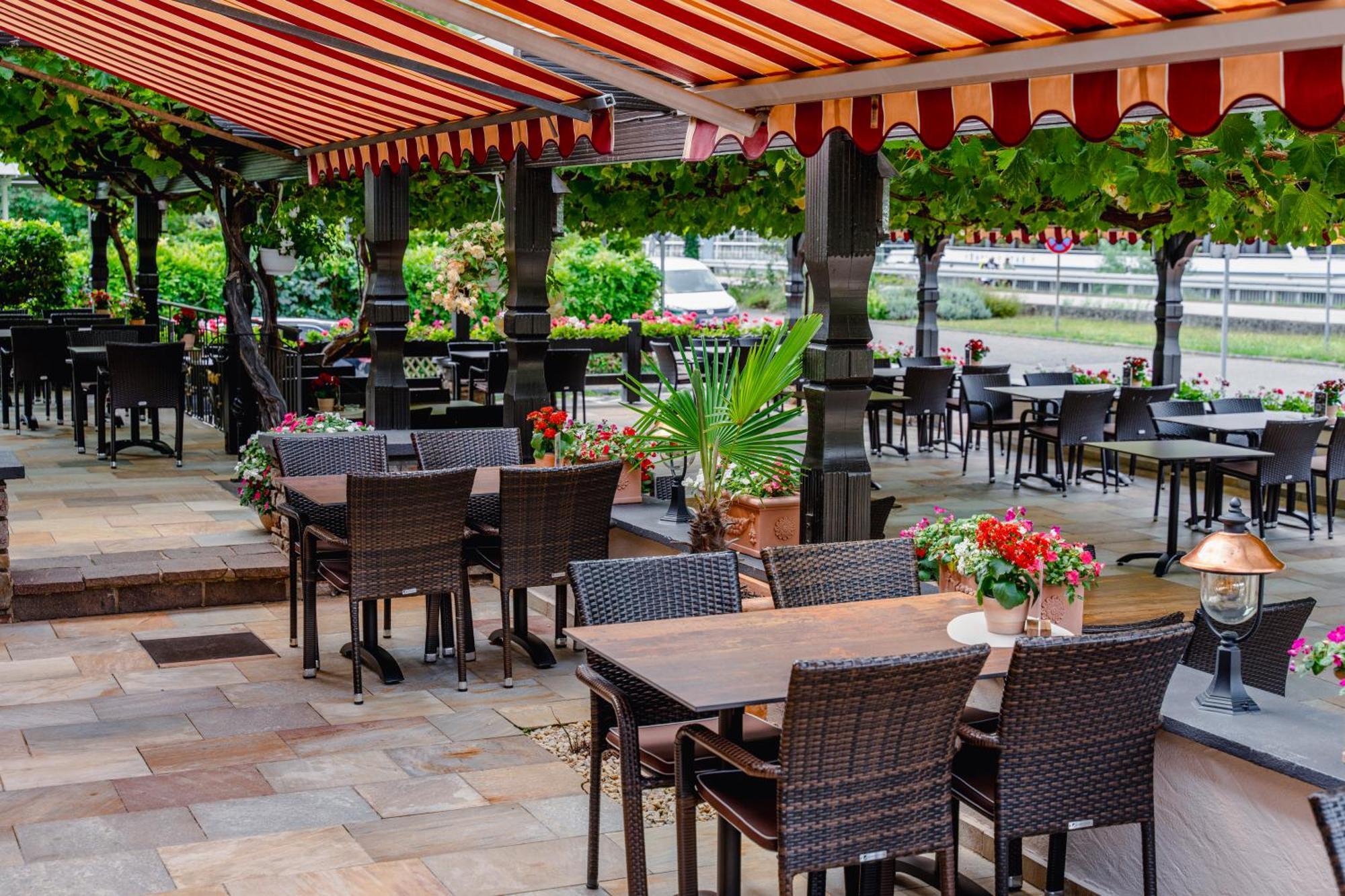 Hotel Unter Den Linden 로데스하임암라인 외부 사진