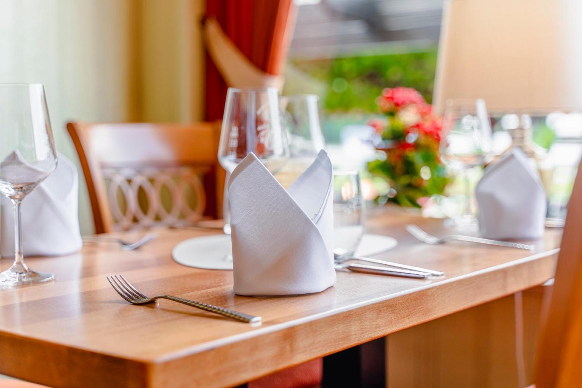 Hotel Unter Den Linden 로데스하임암라인 외부 사진