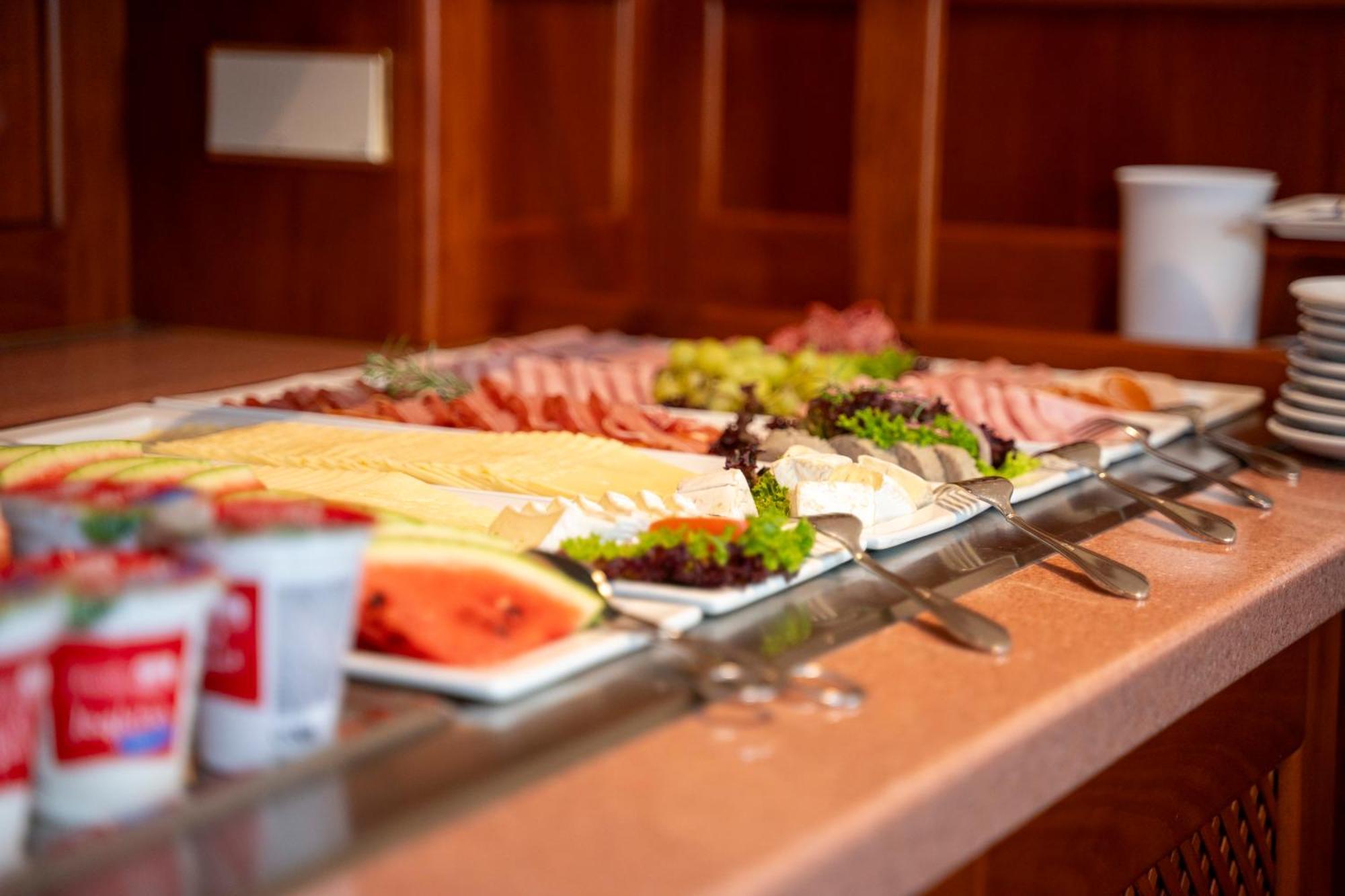Hotel Unter Den Linden 로데스하임암라인 외부 사진