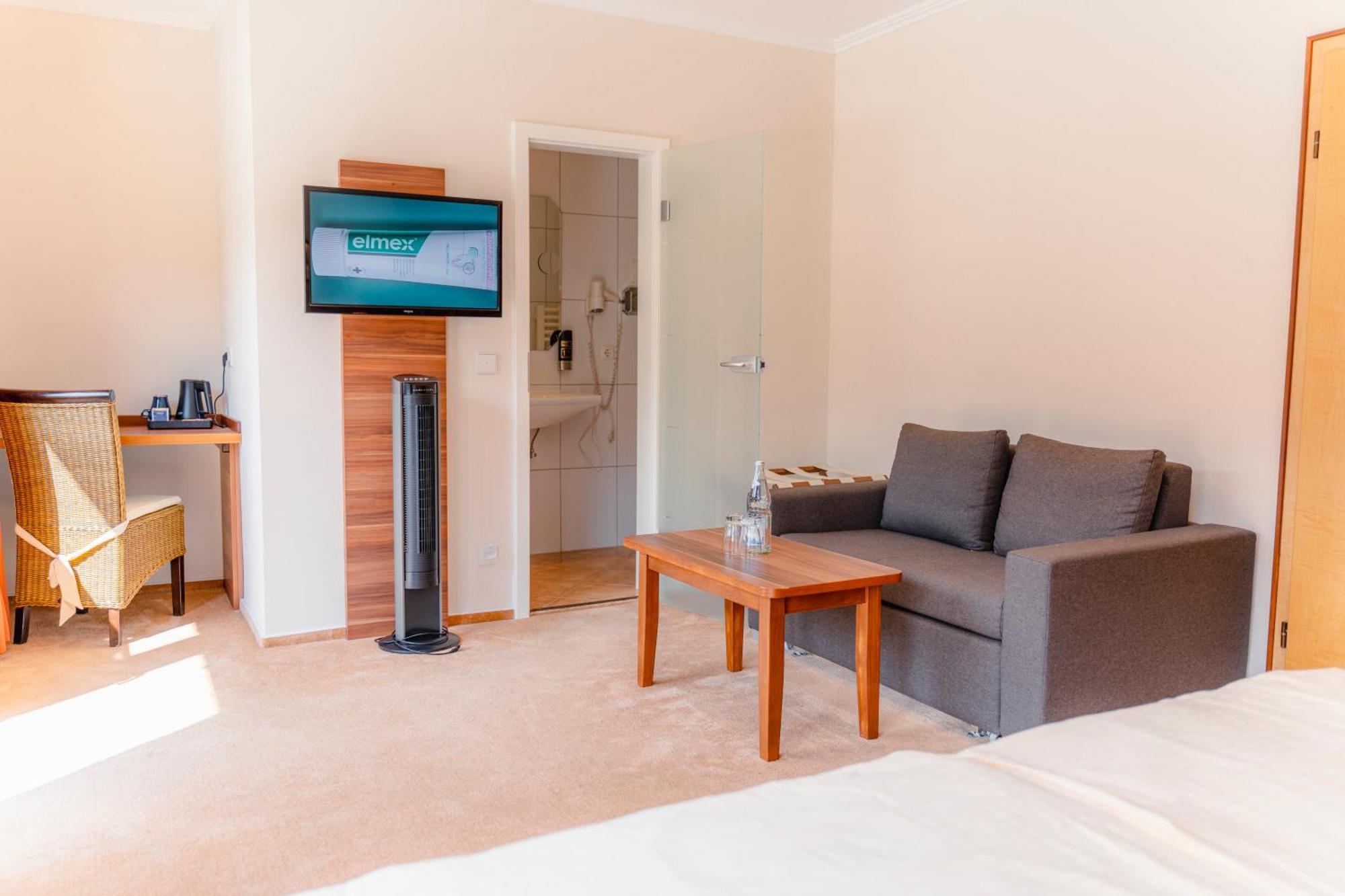 Hotel Unter Den Linden 로데스하임암라인 외부 사진