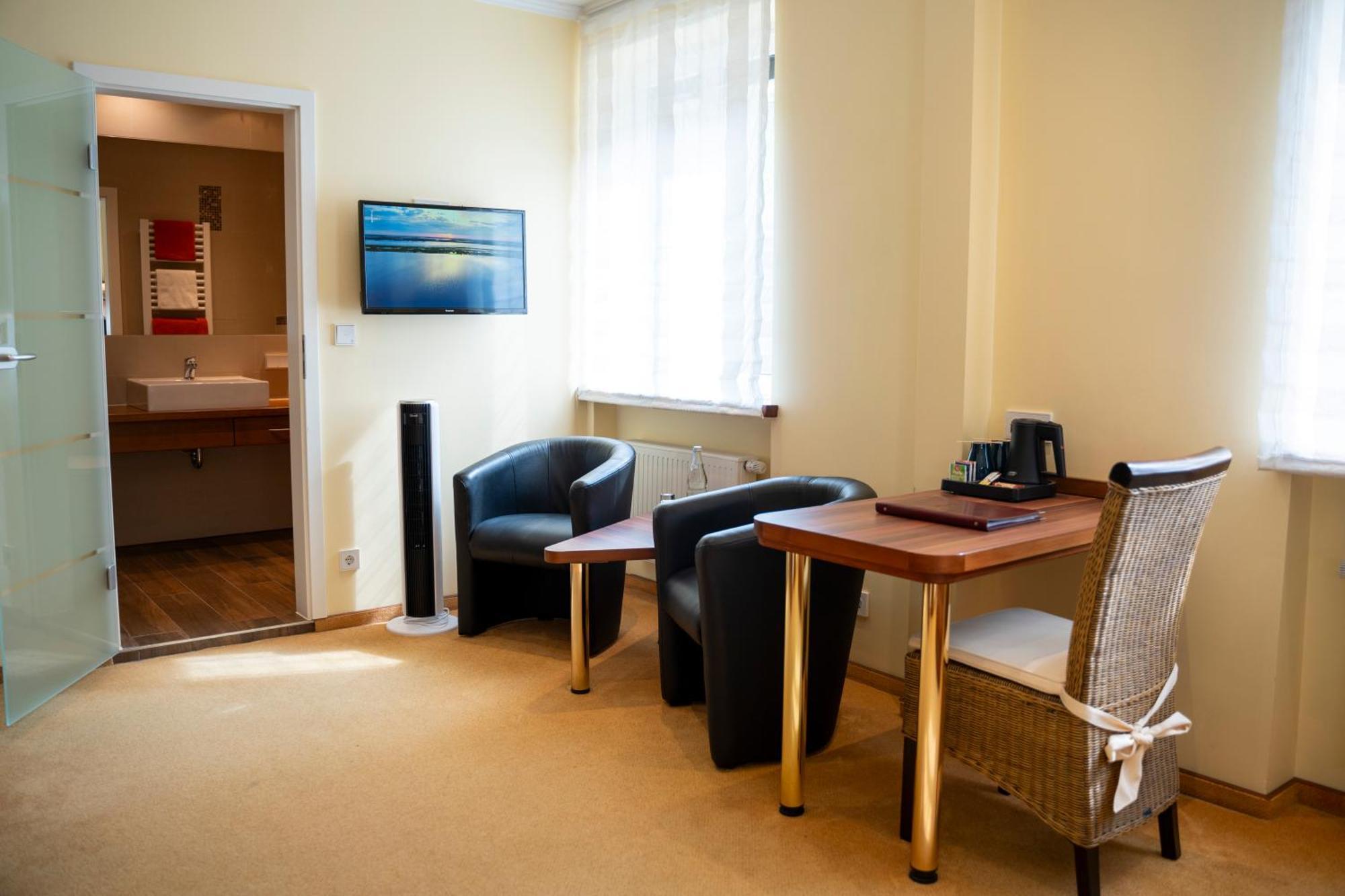 Hotel Unter Den Linden 로데스하임암라인 외부 사진