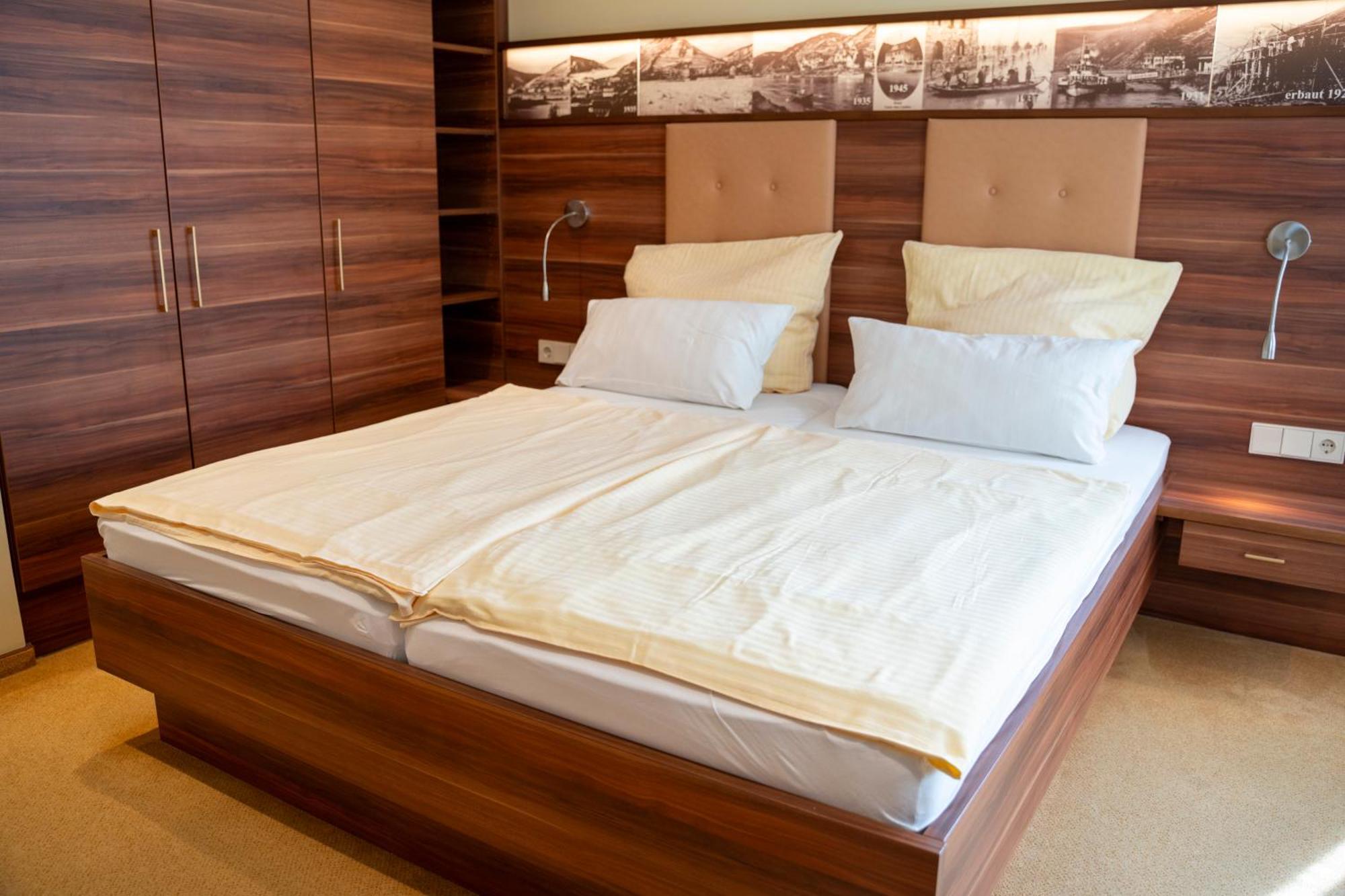 Hotel Unter Den Linden 로데스하임암라인 외부 사진